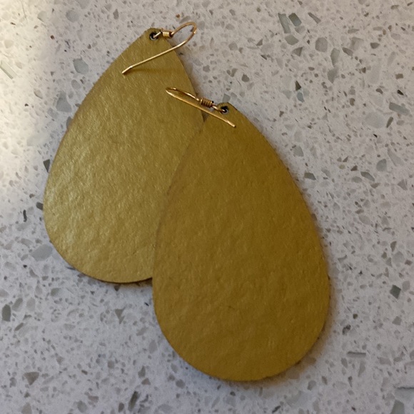 Hammered gold Medium Teardrops - Picture 2 of 2